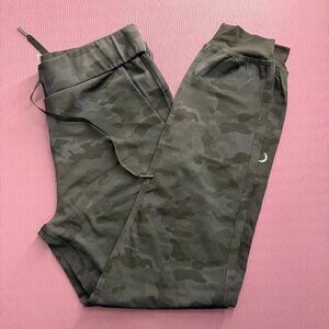 EUC - Zyia Camo Joggins - Size L